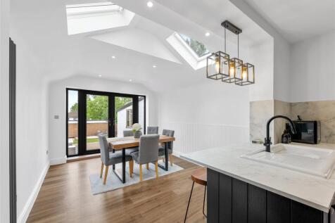 Stockton Road, Reigate, Surrey, RH2 2 bed semi