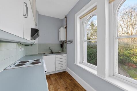 Wray Park Road, Reigate, Surrey, RH2 2 bed apartment for sale