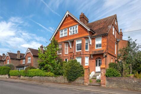 Smoke Lane, Reigate, Surrey, RH2 2 bed flat for sale
