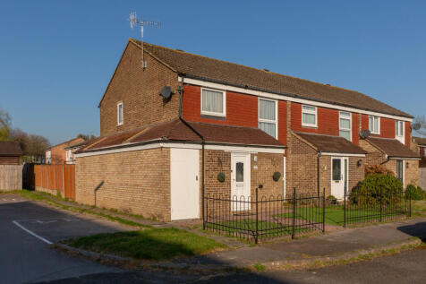 Kingsley Road, Horley, Surrey, RH6 3 bed end of terrace house for sale