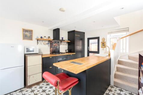 Lime Street, Olney, Buckinghamshire... 3 bed semi