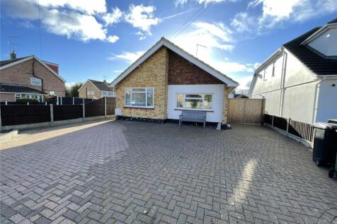 Leslie Road, Rayleigh, Essex, SS6 2 bed bungalow for sale