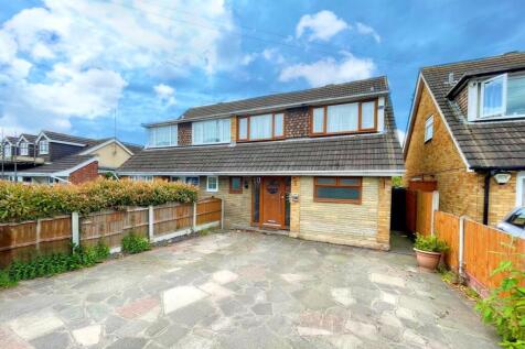 Eastwood Road, Rayleigh, Essex, SS6 4 bed semi