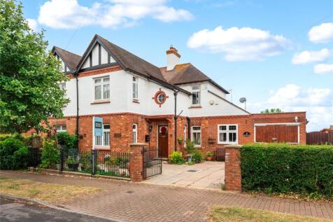 Egmont Avenue, Stony Stratford... 3 bed semi