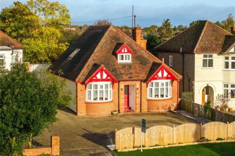 Wolverton Road, Newport Pagnell... 4 bed bungalow for sale