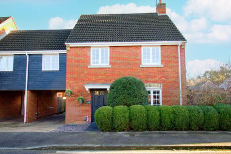 4 bedroom link detached house for sale