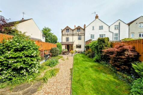 4 bedroom end of terrace house for sale