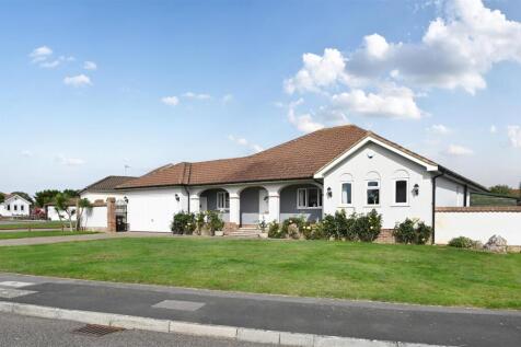 3 bedroom detached bungalow for sale