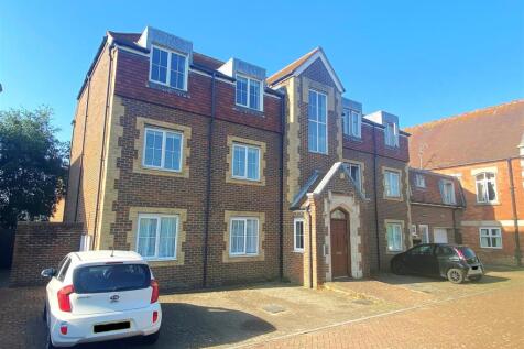 2 bedroom ground floor flat for sale