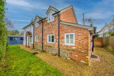 The Hamlet, Gallowstree Common... 3 bed detached house for sale