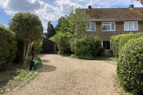 Bridle Path, Woodcote Reading RG8 3 bed semi
