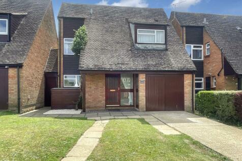 3 bedroom link detached house for sale