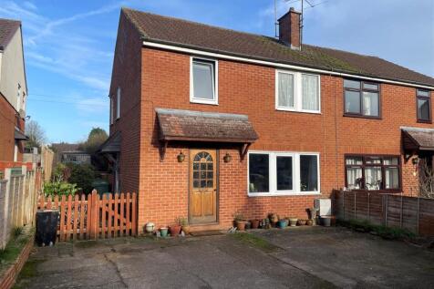 Ashford Avenue, Sonning Common... 3 bed semi