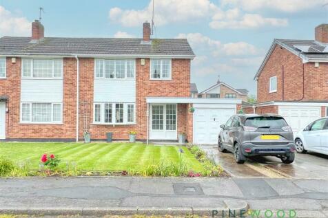 3 bedroom semi-detached house for sale