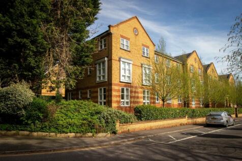 Chapman Way, Haywards Heath 2 bed flat for sale