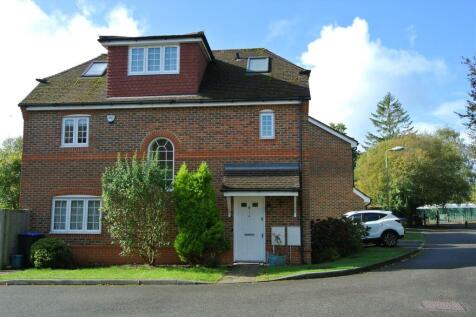 Fircroft Road, Englefield Green TW20 4 bed house for sale