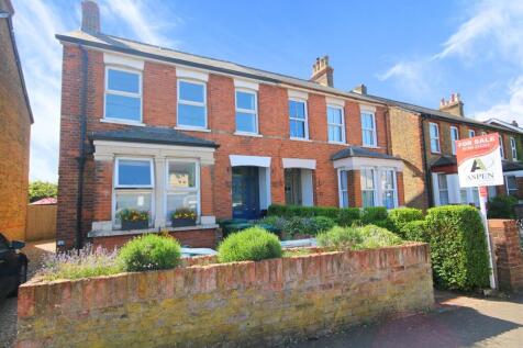 Woodthorpe Road, Ashford TW15 2 bed maisonette for sale