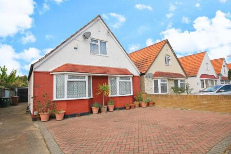 Sandells Avenue, Ashford TW15 3 bed detached bungalow for sale