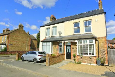 5 bedroom semi-detached house for sale