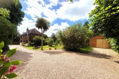 Hythe/Saltwood 3 bed detached house for sale