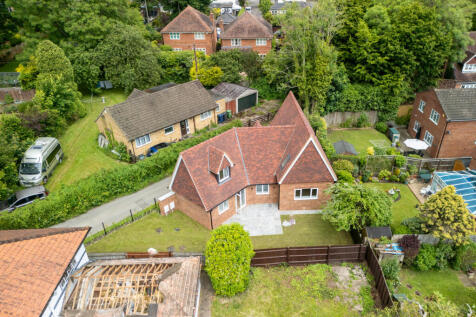 Old Hardenwaye, Buckinghamshire HP13 3 bed detached house for sale