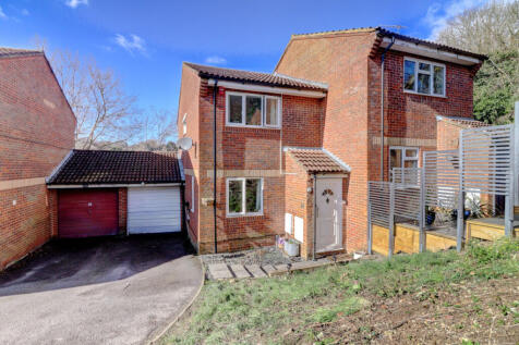 Nicholas Gardens, Buckinghamshire HP13 3 bed semi
