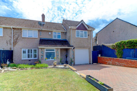 Coronation Crescent, High Wycombe HP14 4 bed semi