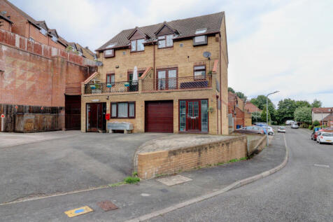Gandon Vale, High Wycombe HP13 3 bed semi
