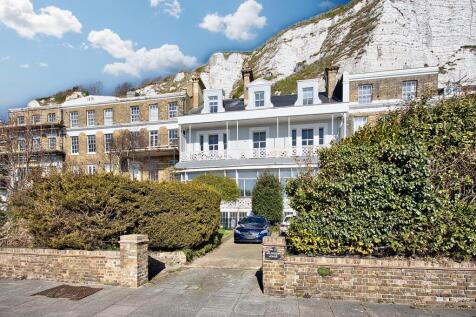 3 bedroom flat for sale