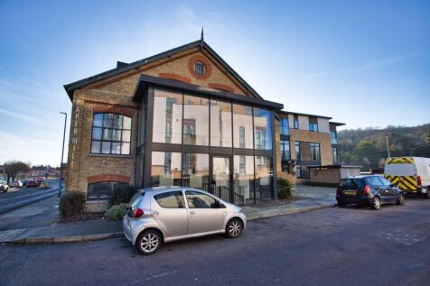 Crabble Hill, Dover, Kent, CT17 2 bed flat for sale
