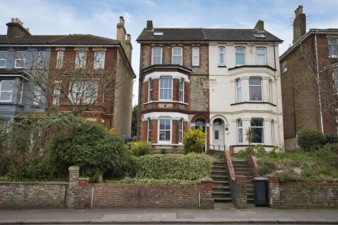 5 bedroom semi-detached house for sale