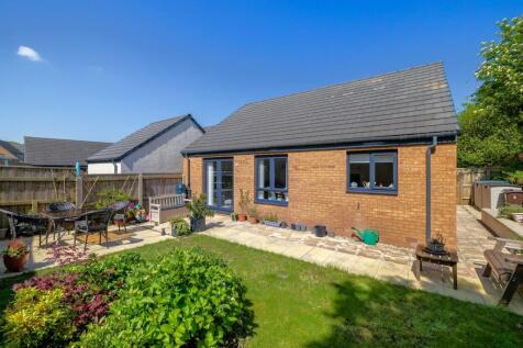 2 bedroom detached bungalow for sale