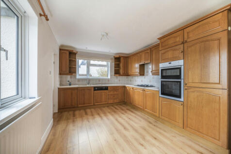 4 bedroom detached bungalow for sale