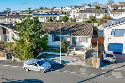 4 bedroom detached bungalow for sale