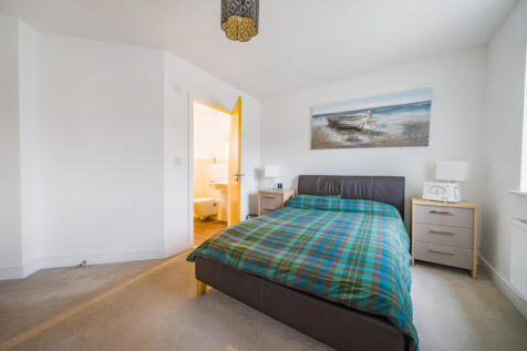 4 bedroom end of terrace house for sale