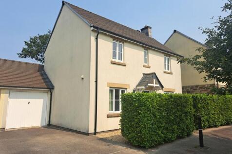 3 bedroom link detached house for sale