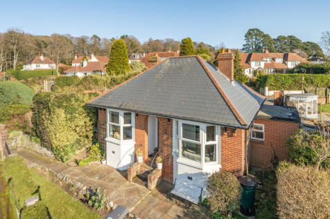 2 bedroom detached bungalow for sale