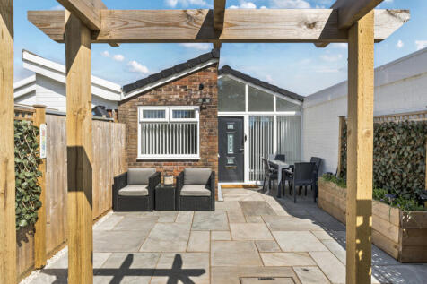 2 bedroom terraced bungalow for sale