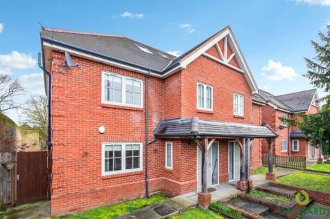 Lambourne Place, Boniface Road... 4 bed semi