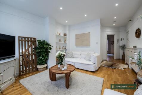 Boscombe Road, London, W12 9HT 3 bed apartment for sale