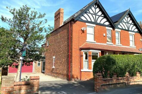 5 bedroom semi-detached house for sale