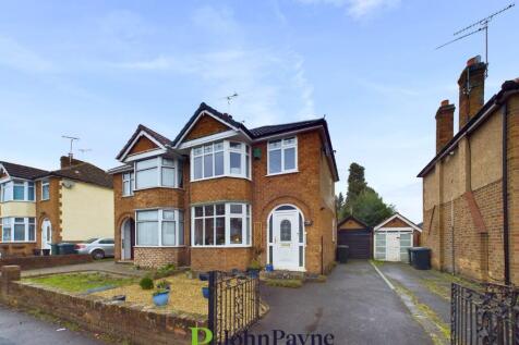 Arundel Road, Cheylesmore, Coventry, CV3 3 bed semi