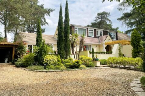 Ashley Drive South, Ashley Heath... 4 bed chalet for sale