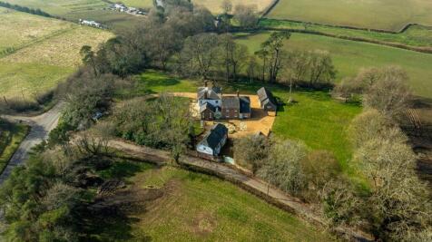 6 bedroom detached house for sale