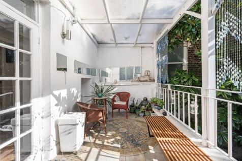 Acton Street, King's Cross, London, WC1X 2 bed maisonette for sale