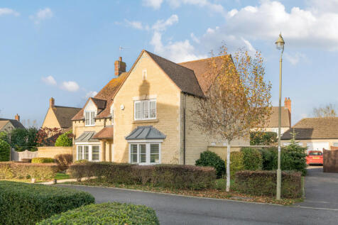 Tansy Way, Carterton, Oxfordshire 5 bed detached house for sale