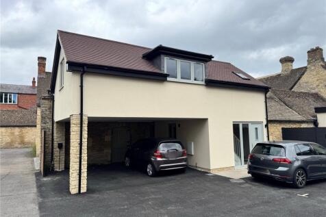 Church Green, Witney, Oxfordshire 1 bed coach house for sale