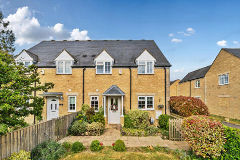 3 bedroom semi-detached house for sale