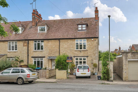 4 bedroom end of terrace house for sale