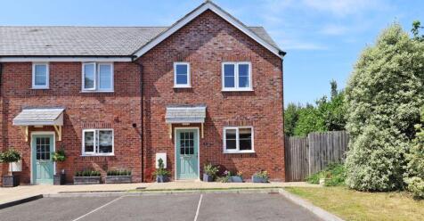 3 bedroom end of terrace house for sale